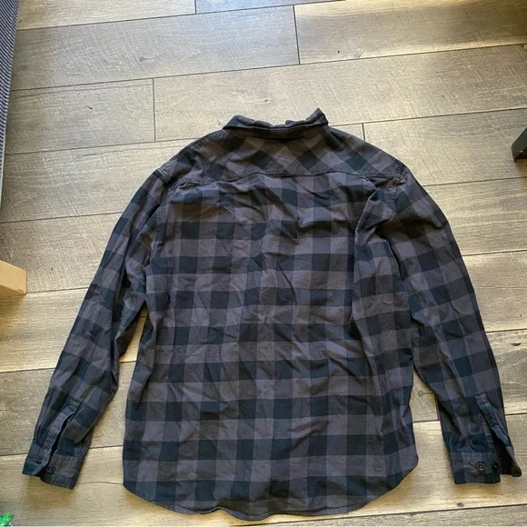 Burton || Black Plaid Flannel Shirt - Picture 7 of 7
